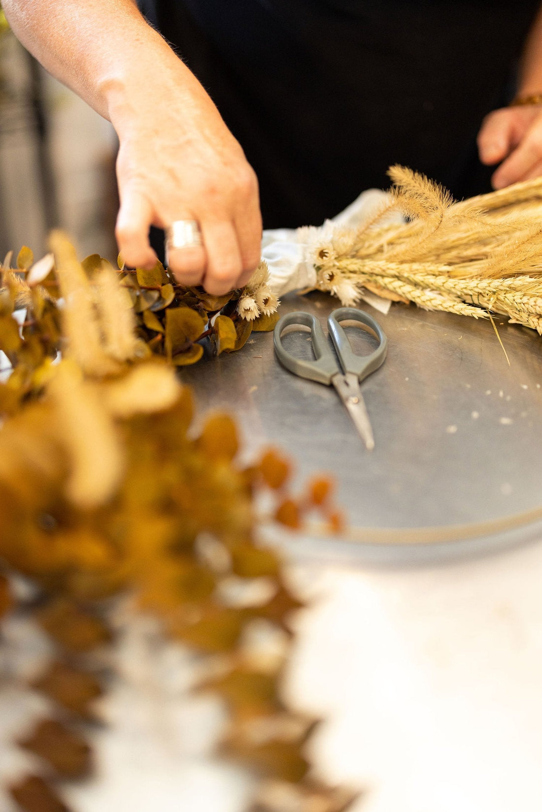 How to Create a Natural Autumn Wreath with Dried Materials in St Louis, MO